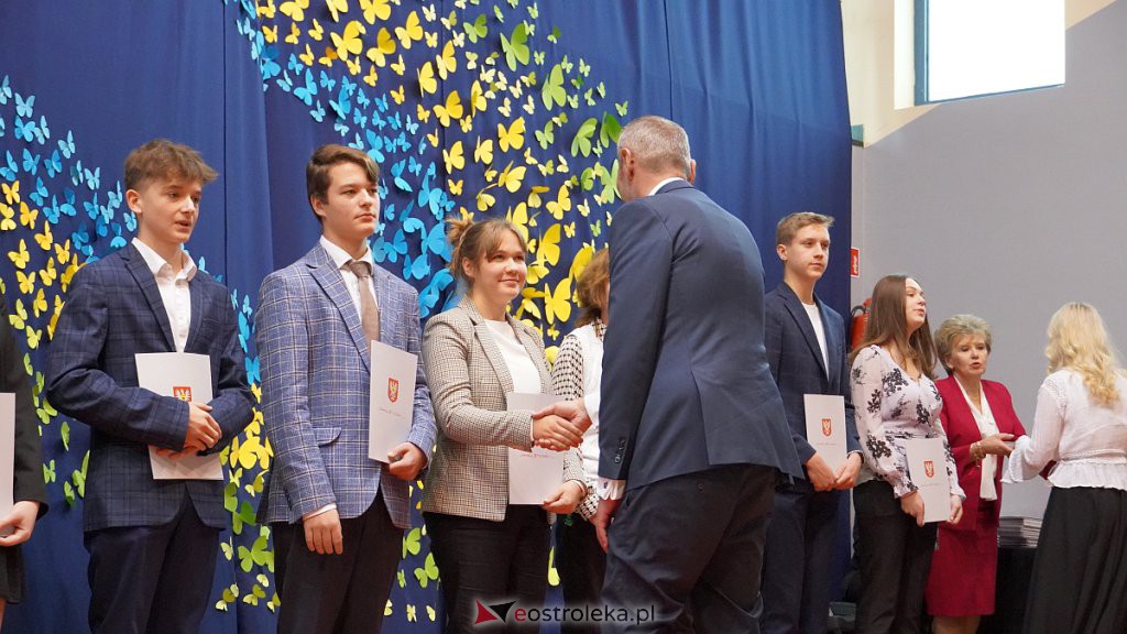 Samorządowa Gala Uczniowska. Wyróżniono prawie 200 uczniów [28.09.2022] - zdjęcie #37 - eOstroleka.pl
