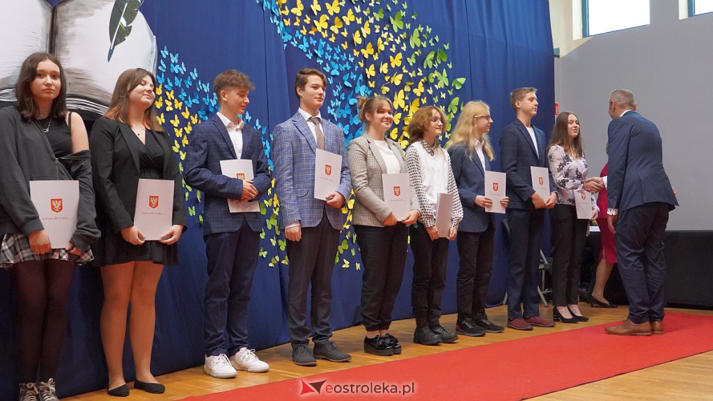 Samorządowa Gala Uczniowska. Wyróżniono prawie 200 uczniów [28.09.2022] - zdjęcie #36 - eOstroleka.pl