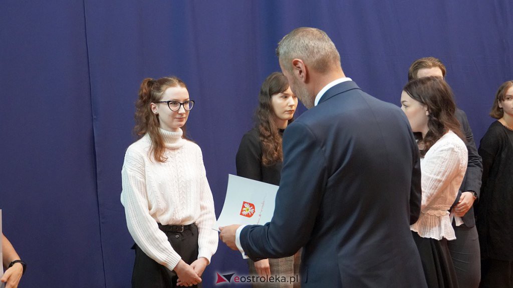 Samorządowa Gala Uczniowska. Wyróżniono prawie 200 uczniów [28.09.2022] - zdjęcie #32 - eOstroleka.pl
