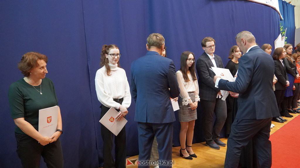 Samorządowa Gala Uczniowska. Wyróżniono prawie 200 uczniów [28.09.2022] - zdjęcie #29 - eOstroleka.pl