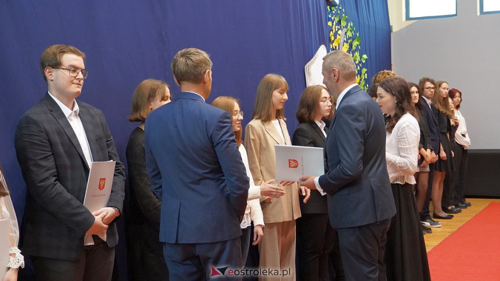 Samorządowa Gala Uczniowska. Wyróżniono prawie 200 uczniów [28.09.2022] - zdjęcie #27 - eOstroleka.pl