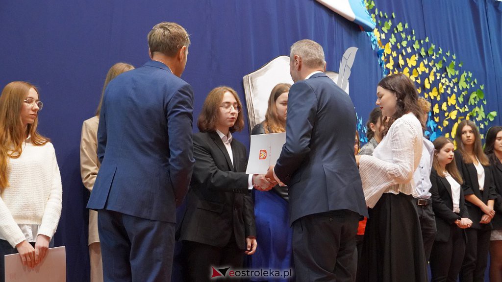 Samorządowa Gala Uczniowska. Wyróżniono prawie 200 uczniów [28.09.2022] - zdjęcie #26 - eOstroleka.pl