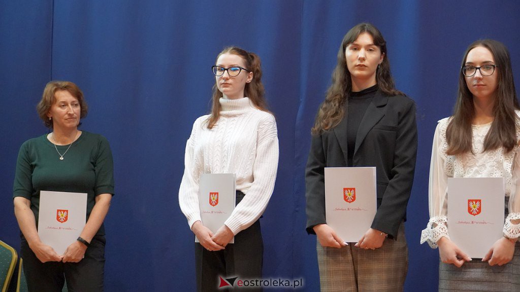 Samorządowa Gala Uczniowska. Wyróżniono prawie 200 uczniów [28.09.2022] - zdjęcie #17 - eOstroleka.pl