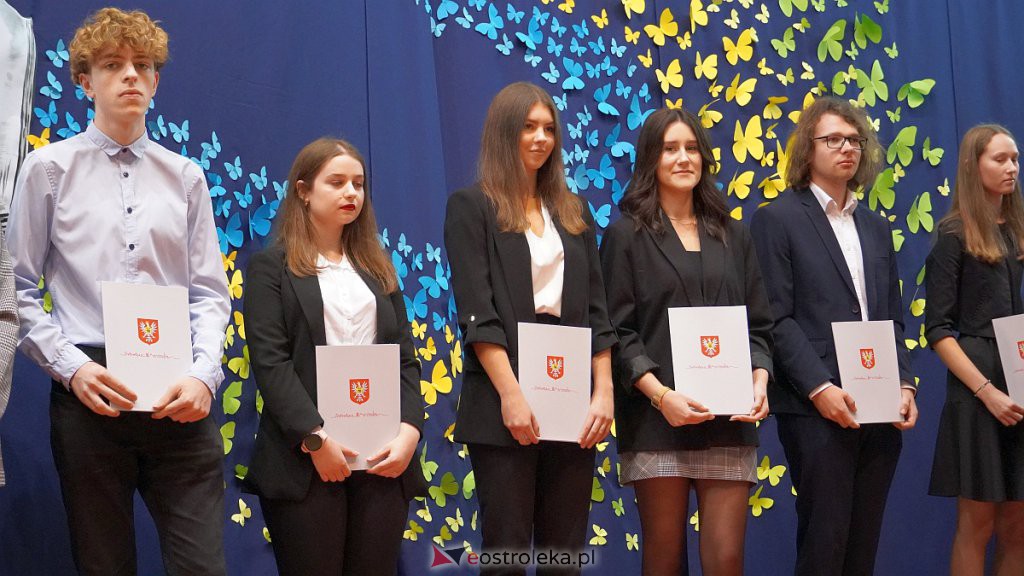 Samorządowa Gala Uczniowska. Wyróżniono prawie 200 uczniów [28.09.2022] - zdjęcie #12 - eOstroleka.pl