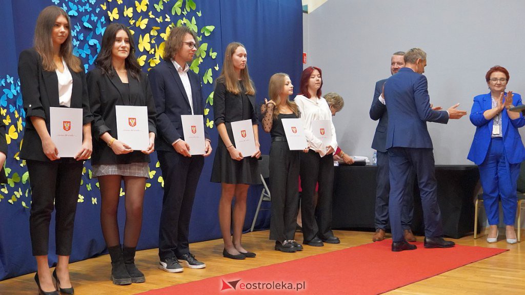 Samorządowa Gala Uczniowska. Wyróżniono prawie 200 uczniów [28.09.2022] - zdjęcie #9 - eOstroleka.pl