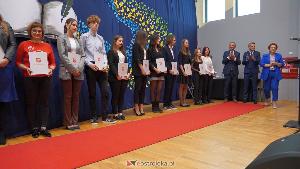 Samorządowa Gala Uczniowska. Wyróżniono prawie 200 uczniów [28.09.2022] - zdjęcie #7 - eOstroleka.pl