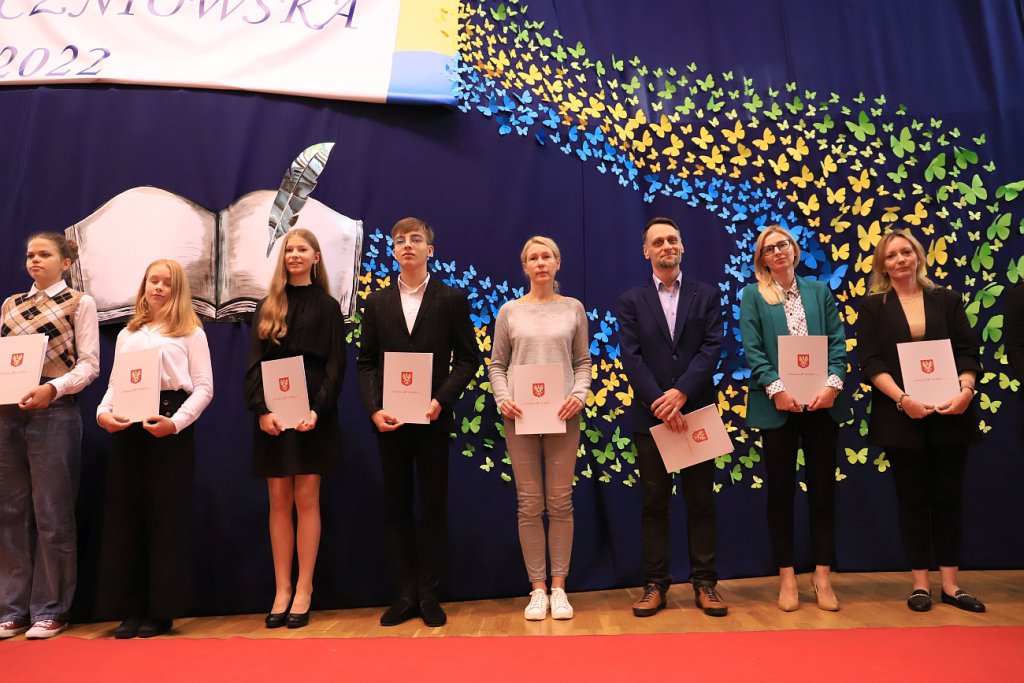 Samorządowa Gala Uczniowska. Wyróżniono prawie 200 uczniów [28.09.2022] - zdjęcie #1 - eOstroleka.pl