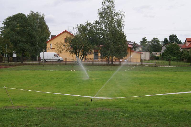Uczniowie z Chudka mogą cieszyć się z nowego boiska [28.09.2022] - zdjęcie #6 - eOstroleka.pl