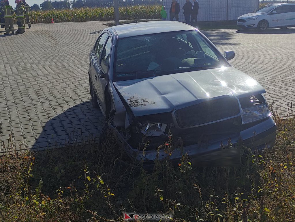 Wypadek w Rzekuniu. Poszkodowana została jedna osoba [28.09.2022] - zdjęcie #5 - eOstroleka.pl