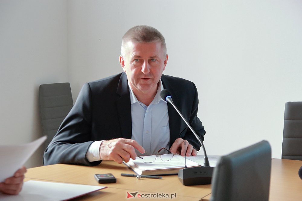LIII sesja Rady Powiatu. Szybkie głosowanie nad budynkiem przy Szpitalnej [30.09.2022] - zdjęcie #36 - eOstroleka.pl