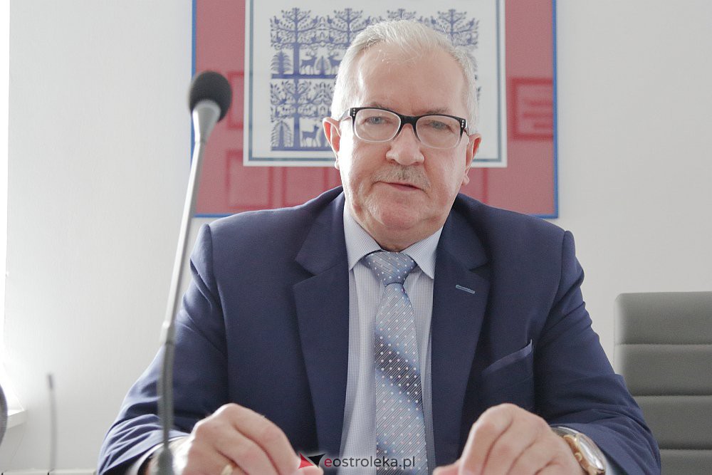 LIII sesja Rady Powiatu. Szybkie głosowanie nad budynkiem przy Szpitalnej [30.09.2022] - zdjęcie #31 - eOstroleka.pl