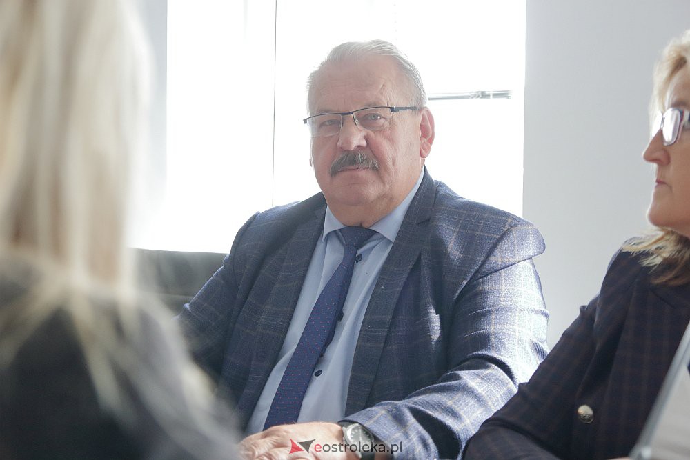 LIII sesja Rady Powiatu. Szybkie głosowanie nad budynkiem przy Szpitalnej [30.09.2022] - zdjęcie #28 - eOstroleka.pl