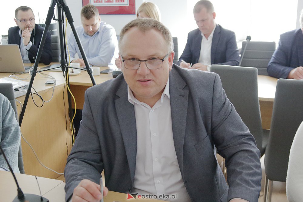 LIII sesja Rady Powiatu. Szybkie głosowanie nad budynkiem przy Szpitalnej [30.09.2022] - zdjęcie #20 - eOstroleka.pl
