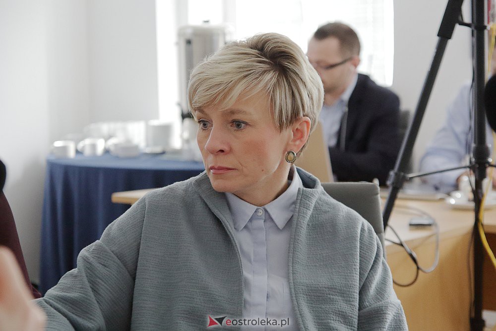 LIII sesja Rady Powiatu. Szybkie głosowanie nad budynkiem przy Szpitalnej [30.09.2022] - zdjęcie #18 - eOstroleka.pl