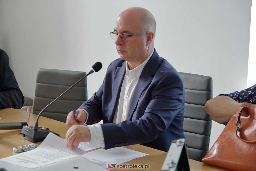 LIII sesja Rady Powiatu. Szybkie głosowanie nad budynkiem przy Szpitalnej [30.09.2022] - zdjęcie #17 - eOstroleka.pl