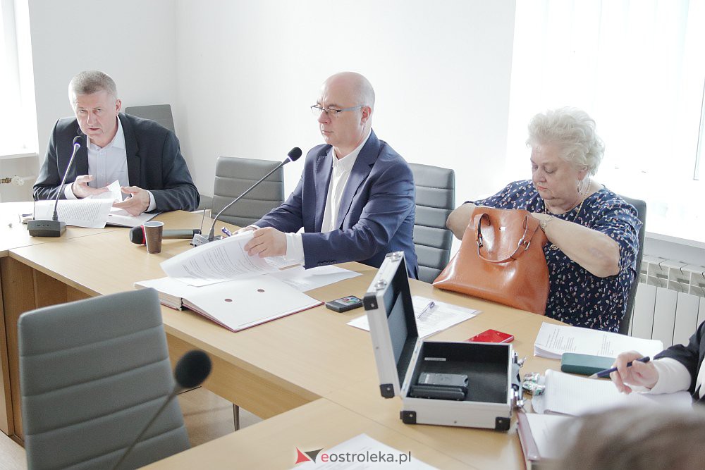 LIII sesja Rady Powiatu. Szybkie głosowanie nad budynkiem przy Szpitalnej [30.09.2022] - zdjęcie #16 - eOstroleka.pl