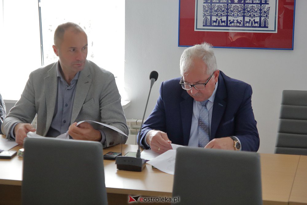 LIII sesja Rady Powiatu. Szybkie głosowanie nad budynkiem przy Szpitalnej [30.09.2022] - zdjęcie #14 - eOstroleka.pl