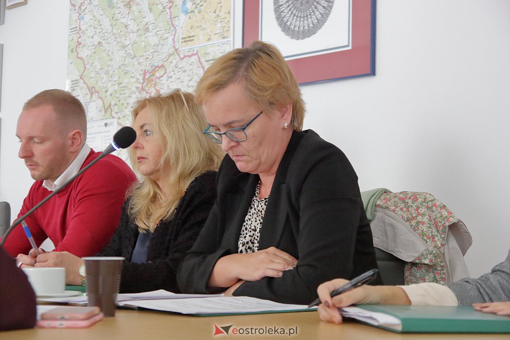 LIII sesja Rady Powiatu. Szybkie głosowanie nad budynkiem przy Szpitalnej [30.09.2022] - zdjęcie #12 - eOstroleka.pl