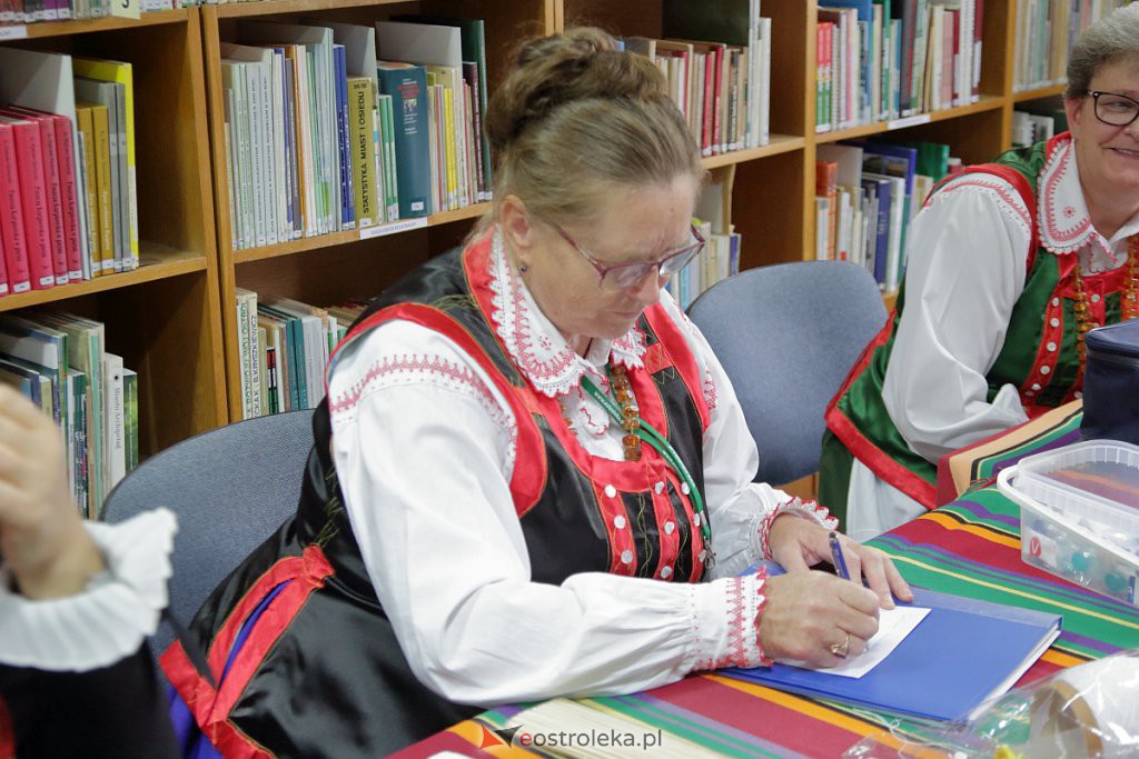 Noc Bibliotek z Marcinem Mellerem w Ostrołęce [01.10.2022] - zdjęcie #49 - eOstroleka.pl