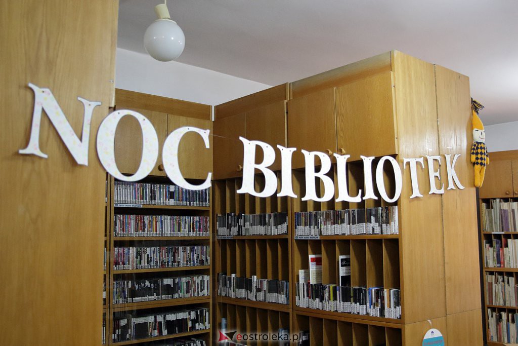 Noc Bibliotek z Marcinem Mellerem w Ostrołęce [01.10.2022] - zdjęcie #48 - eOstroleka.pl