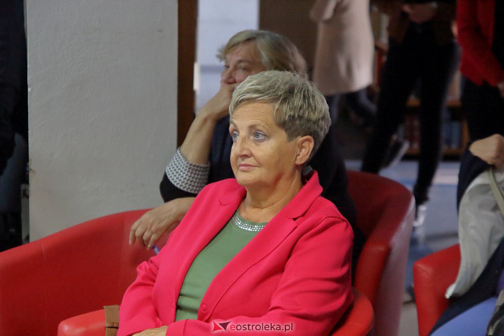 Noc Bibliotek z Marcinem Mellerem w Ostrołęce [01.10.2022] - zdjęcie #38 - eOstroleka.pl