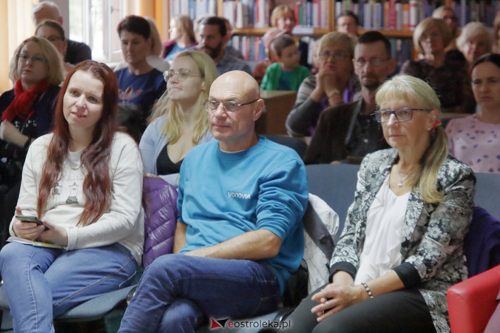 Noc Bibliotek z Marcinem Mellerem w Ostrołęce [01.10.2022] - zdjęcie #36 - eOstroleka.pl