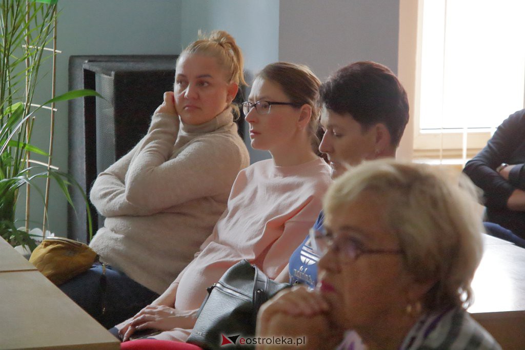 Noc Bibliotek z Marcinem Mellerem w Ostrołęce [01.10.2022] - zdjęcie #33 - eOstroleka.pl