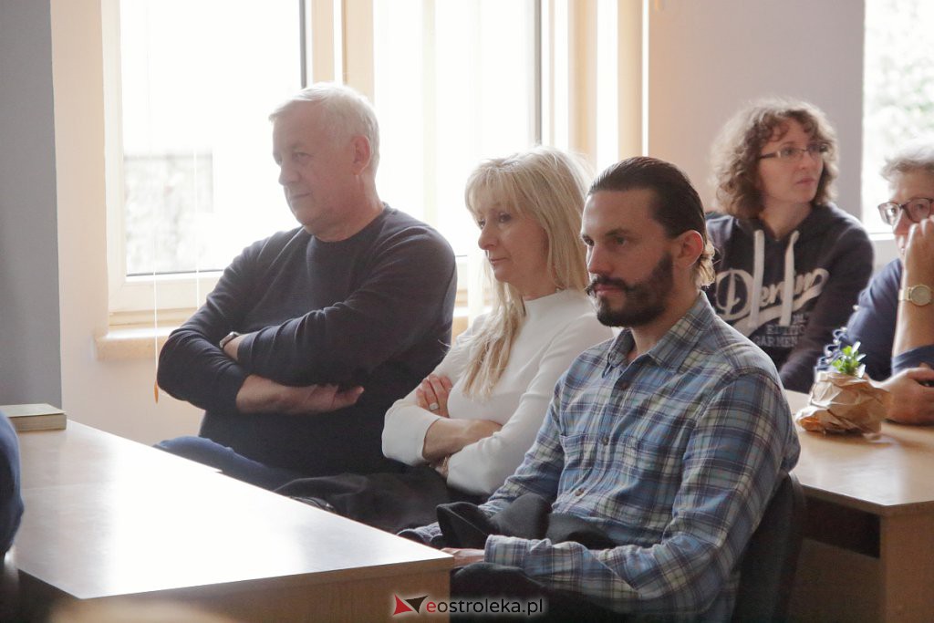 Noc Bibliotek z Marcinem Mellerem w Ostrołęce [01.10.2022] - zdjęcie #31 - eOstroleka.pl