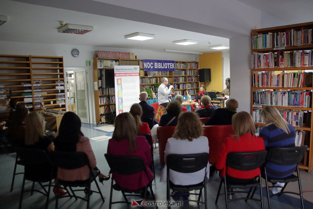 Noc Bibliotek z Marcinem Mellerem w Ostrołęce [01.10.2022] - zdjęcie #38 - eOstroleka.pl