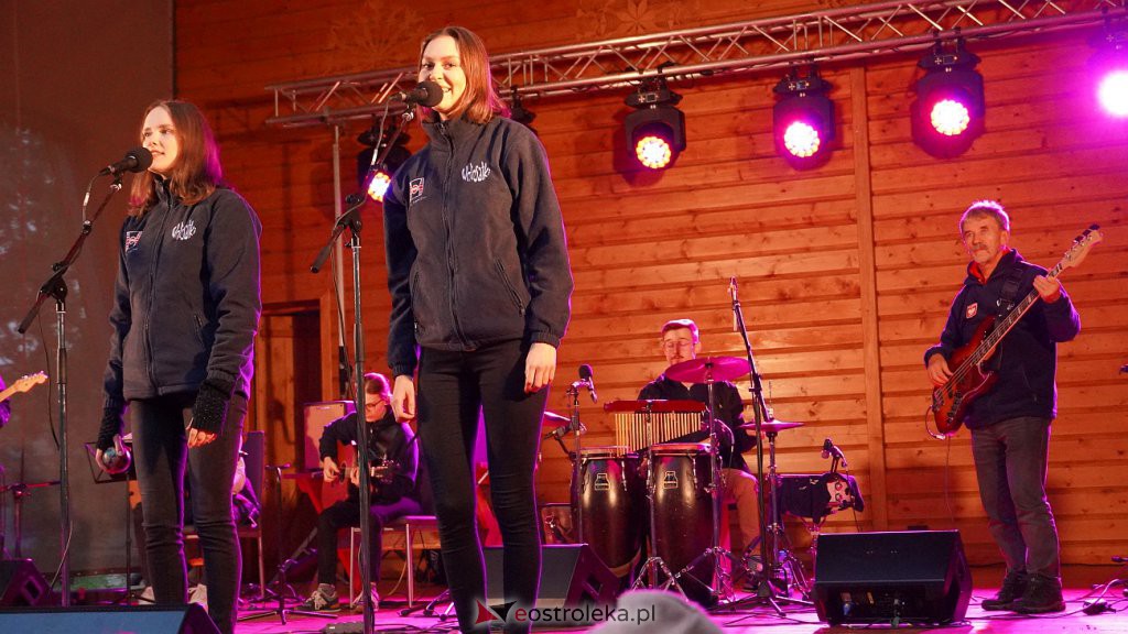 Koncert zespołu Wołosatki w Zagrodzie Kurpiowskiej w Kadzidle [1.10.2022] - zdjęcie #13 - eOstroleka.pl