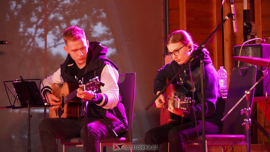 Koncert zespołu Wołosatki w Zagrodzie Kurpiowskiej w Kadzidle [1.10.2022] - zdjęcie #10 - eOstroleka.pl