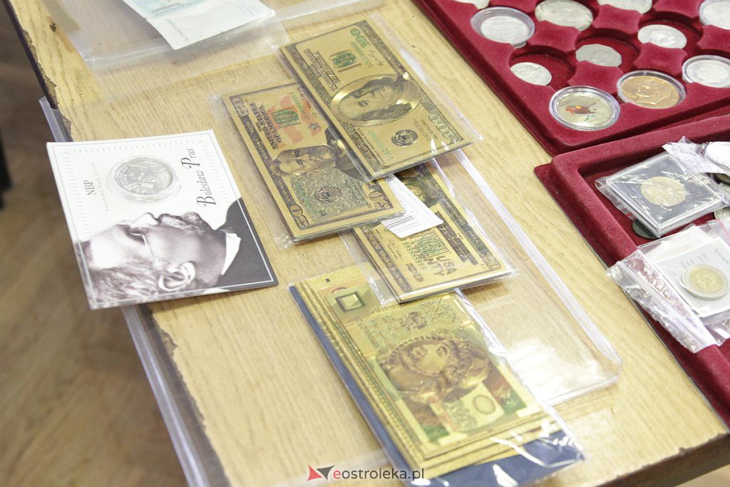 Zaglądamy na giełdę kolekcjonerską. Jakie dziś można było znaleźć skarby? [02.10.2022] - zdjęcie #2 - eOstroleka.pl