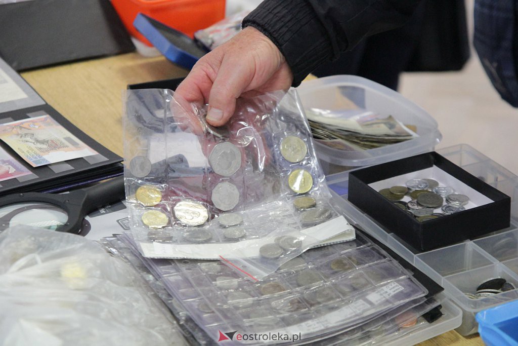 Zaglądamy na giełdę kolekcjonerską. Jakie dziś można było znaleźć skarby? [02.10.2022] - zdjęcie #6 - eOstroleka.pl