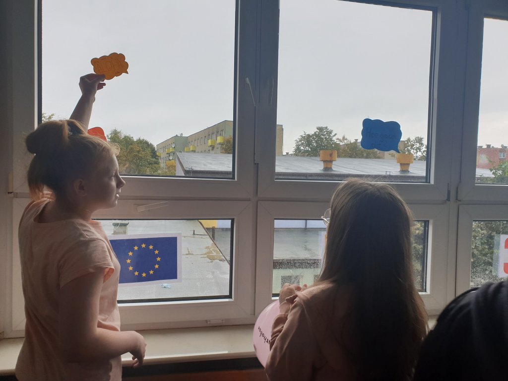 Świat na wyciągnięcie ręki - projekt uczniów SP 2 - zdjęcie #17 - eOstroleka.pl
