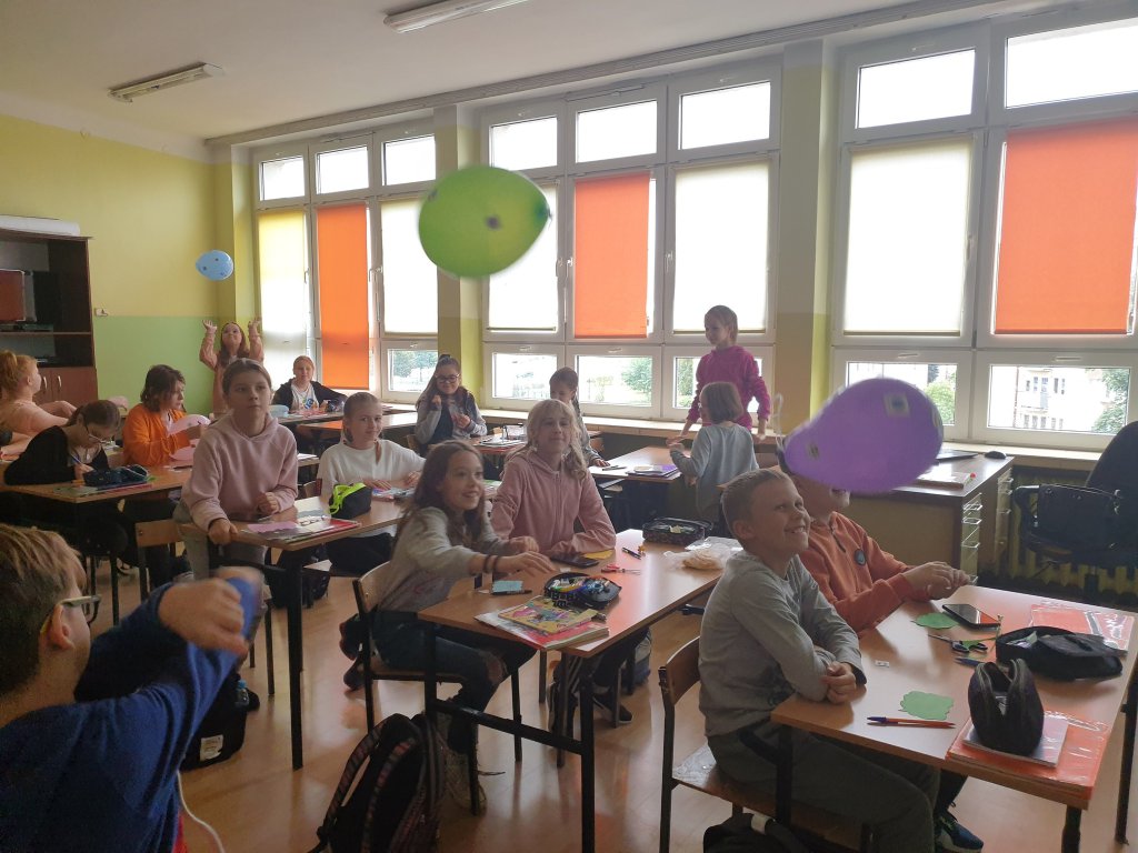 Świat na wyciągnięcie ręki - projekt uczniów SP 2 - zdjęcie #13 - eOstroleka.pl