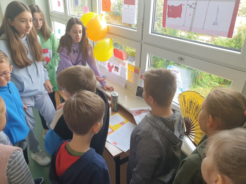 Świat na wyciągnięcie ręki - projekt uczniów SP 2 - zdjęcie #8 - eOstroleka.pl