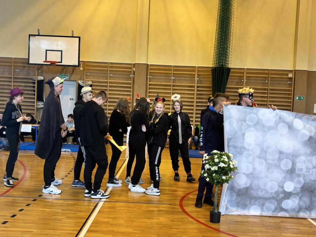 Pasowanie “pierwszaków” w zespołach szkół powiatowych [05.10.2022] - zdjęcie #15 - eOstroleka.pl