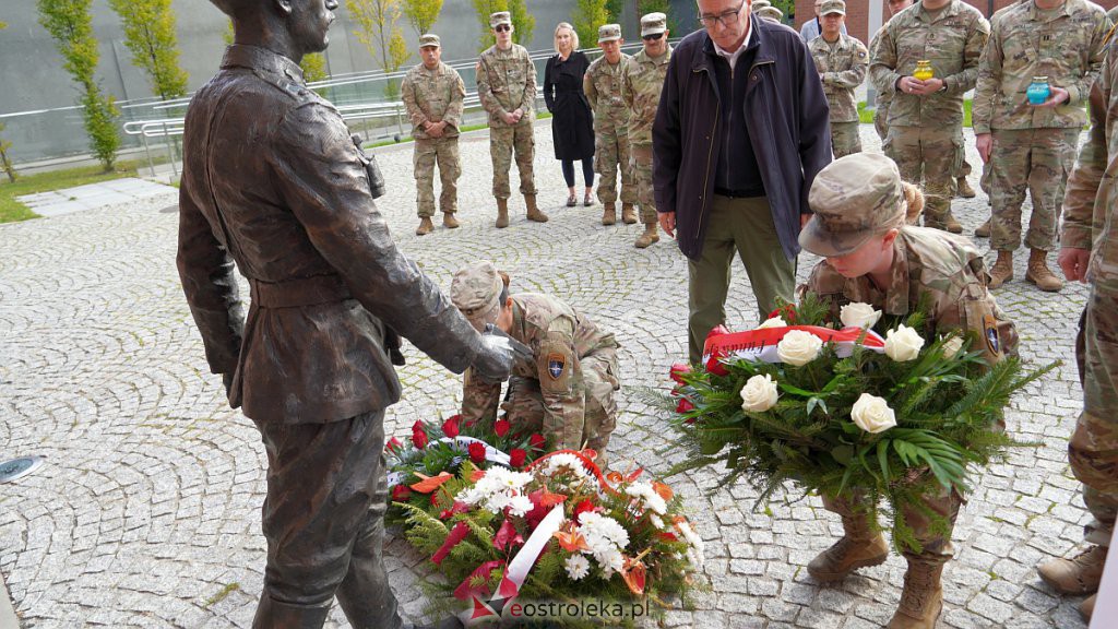 Projekt „Zwiastun”. Żołnierze NATO w Muzeum Żołnierzy Wyklętych [5.10.2022] - zdjęcie #12 - eOstroleka.pl