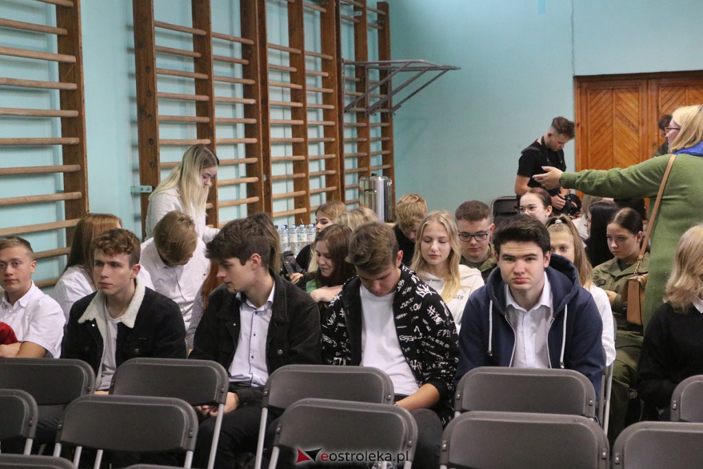 Konferencja popularnonaukowa w ZSZ Nr 2 [6.10.2022] - zdjęcie #3 - eOstroleka.pl