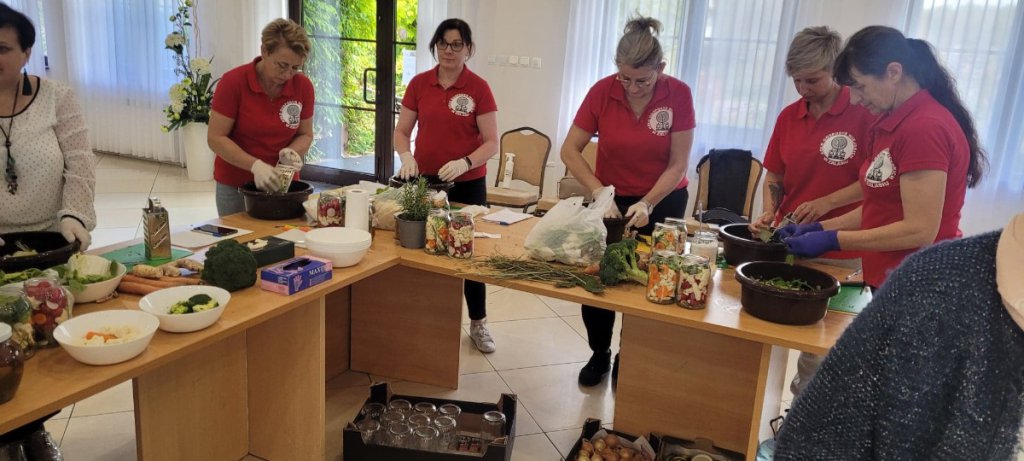 Warsztaty MODR Kiszenie warzyw jako wzbogacenie oferty i poprawa sytuacji rolnika w łańcuchu dostaw żywności od pola do stołu - zdjęcie #8 - eOstroleka.pl