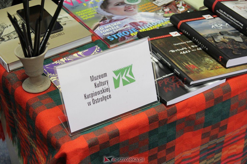 II Targi Książki Regionalnej w Ostrołęce [06.10.2022] - zdjęcie #42 - eOstroleka.pl