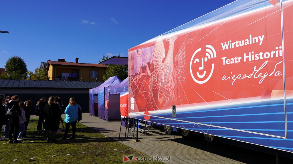 Mobilne Muzeum Wirtualnego Teatru Historii „Niepodległa [7.10.2022] - zdjęcie #22 - eOstroleka.pl