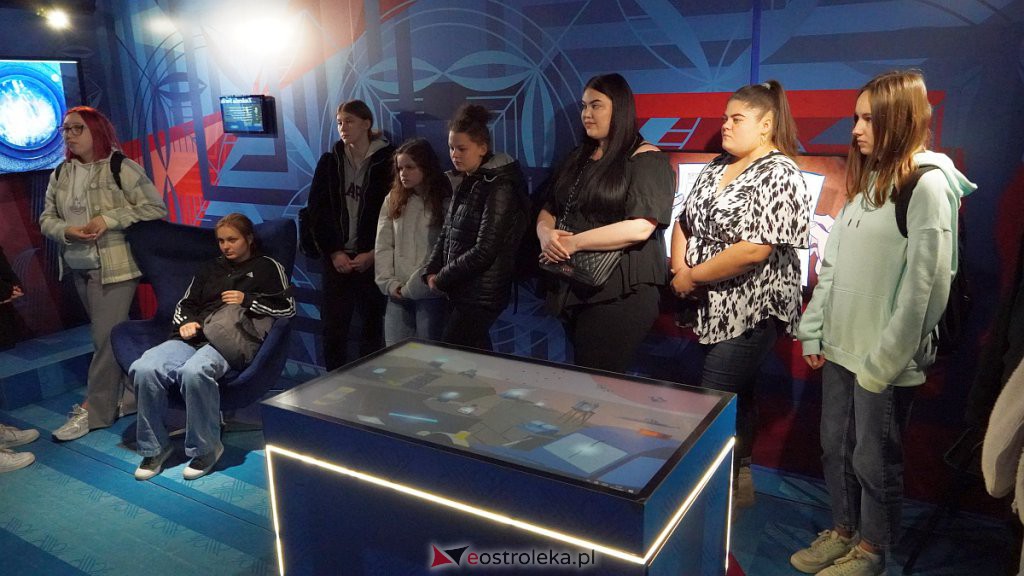 Mobilne Muzeum Wirtualnego Teatru Historii „Niepodległa [7.10.2022] - zdjęcie #9 - eOstroleka.pl