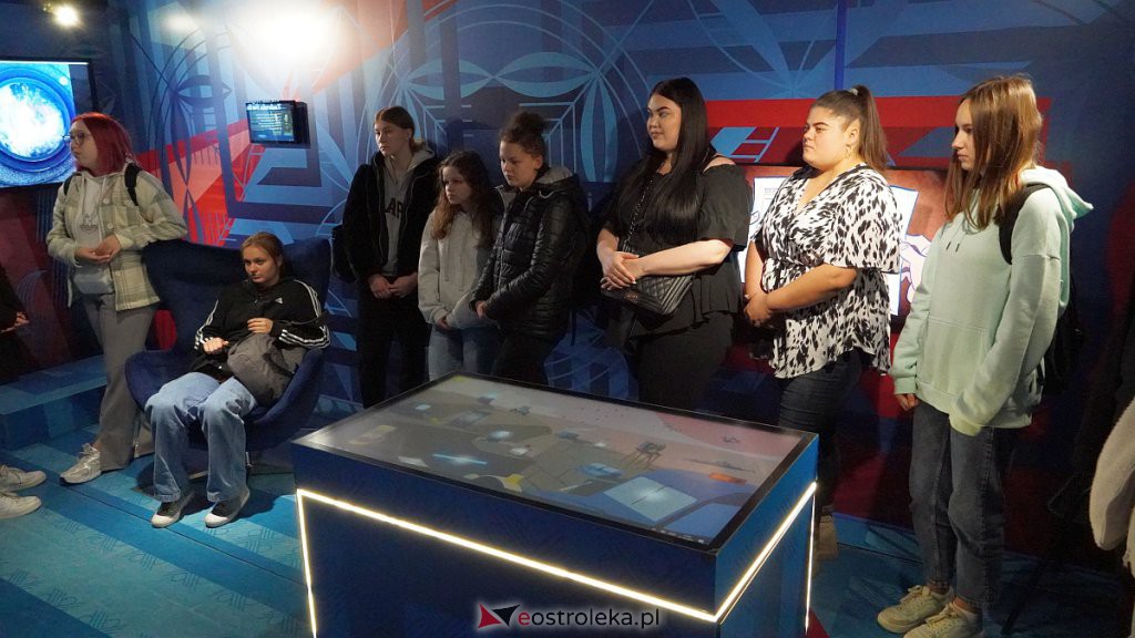 Mobilne Muzeum Wirtualnego Teatru Historii „Niepodległa [7.10.2022] - zdjęcie #8 - eOstroleka.pl