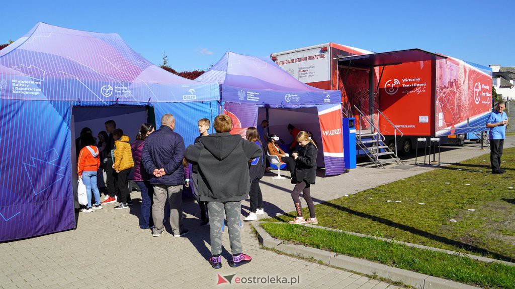 Mobilne Muzeum Wirtualnego Teatru Historii „Niepodległa [7.10.2022] - zdjęcie #5 - eOstroleka.pl