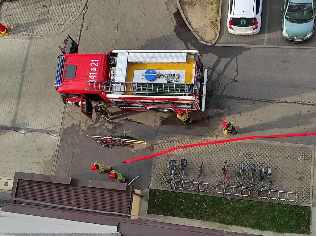 Akcja strażacka przy Goworowskiej. Na miejscu straż i policja [08.10.2022] - zdjęcie #8 - eOstroleka.pl