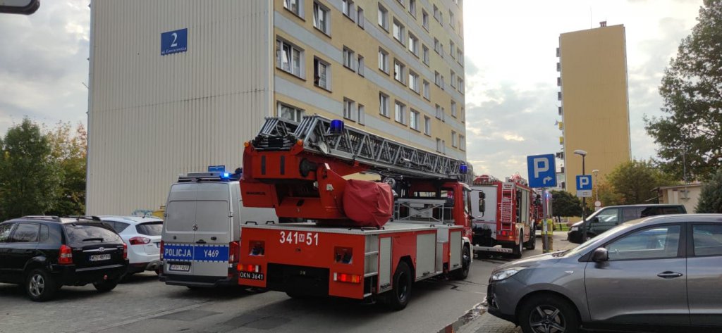 Akcja strażacka przy Goworowskiej. Na miejscu straż i policja [08.10.2022] - zdjęcie #4 - eOstroleka.pl