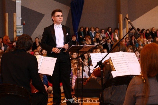 Koncert charytatywny SP 10 (25-03-2011) - zdjęcie #8 - eOstroleka.pl