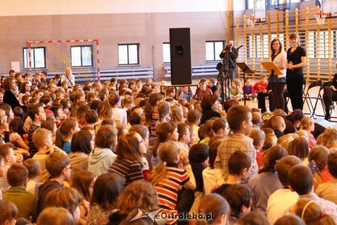 Koncert charytatywny SP 10 (25-03-2011) - zdjęcie #10 - eOstroleka.pl