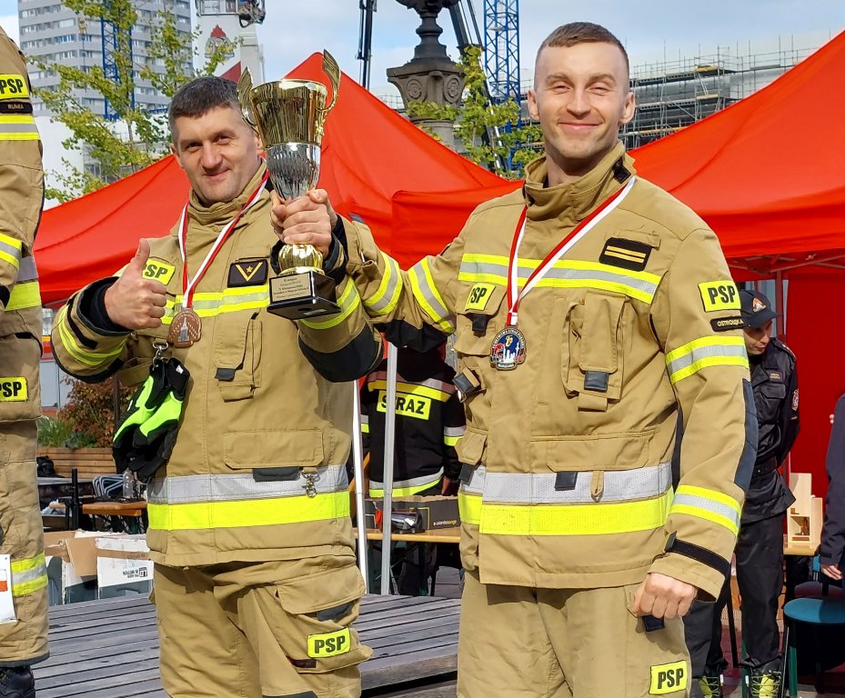 Strażacy z Ostrołęki na zawodach “Wieżowiec 2022” [10.10.2022] - zdjęcie #3 - eOstroleka.pl